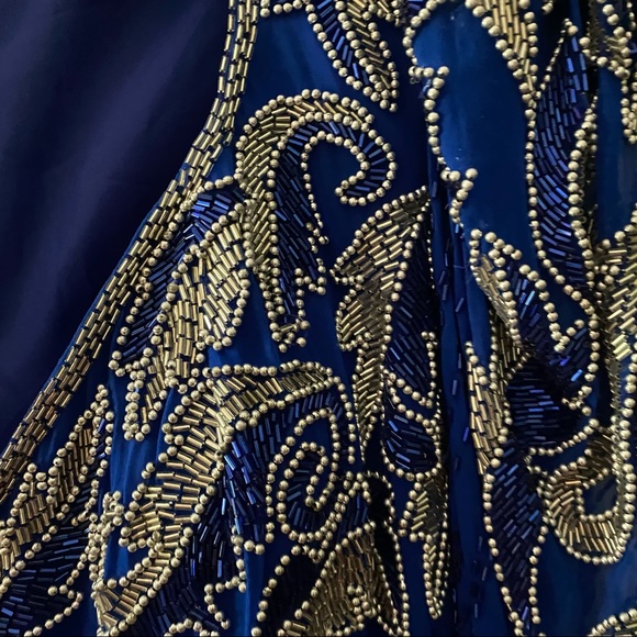 De Oscar Collection Blue Formal Sequin Evening gown gently used Size 14 - Picture 7 of 9